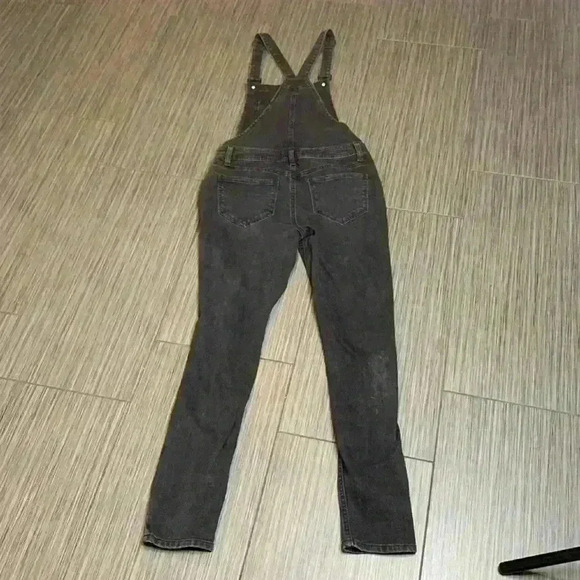 Almost Famous Juniors Black Square Neck Distressed Skinny Denim Overalls Size 7 - Picture 12 of 12